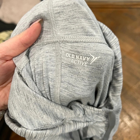 4 old navy workout tops - Picture 7 of 15